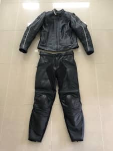 DAINESE zip together motorbike leathers - Ladies - as new cond
