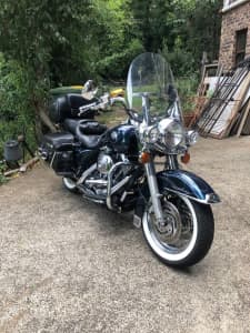 Harley Davidson Road King Classic complete with touring extras & gear