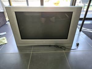 Sanyo 76cm television wide-screen 60hz CRT TV with av inputs