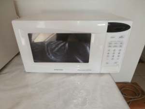 Microwave oven Samsung family size 29 cm diameter as new condition