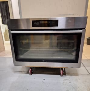 Westinghouse 900mm electric oven.