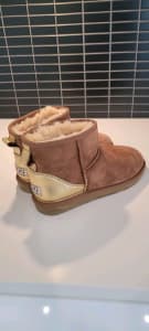 Size 7 Ugg Boots/Slippers