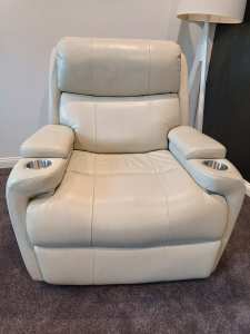 Recliner/Lift Chair Electric triple motor, as new.