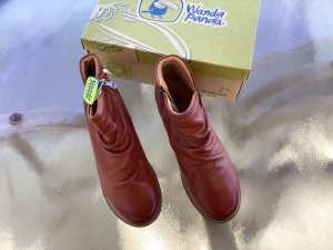 Ladies Boots, brand new, Wanda Panda brand from Spain