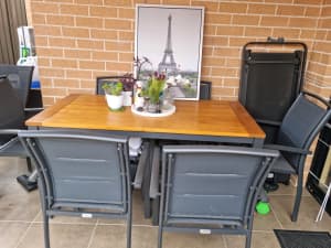 Great condition Outdoor Wooden Table set with 6 chairs for Sale