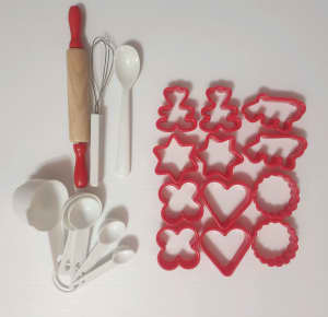 Childrens real cookie cutter tool set new