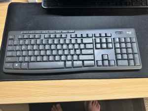 Logitech mk295 silent Wireless keyboard