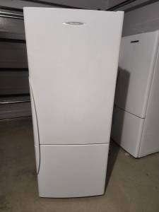 442L Fisher paykel frost free fridge freezer with 3 month warranty