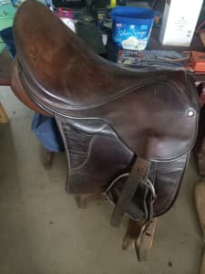 Dressage saddle medium 