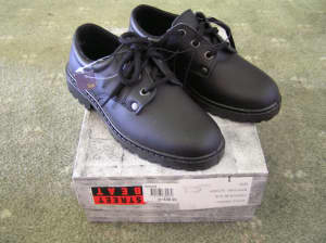 SCHOOL SHOE - LACE UP - UNISEX S.1 - New in Box