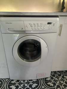 Front load washing machine 