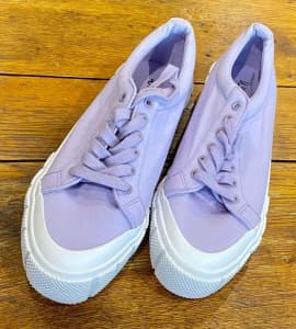 WITTNER THICK WHITE SOLED LAVENDER SNEAKERS, SIZE EU40 / AU9