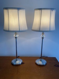 Vintage look pair of table lamps