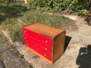 Chest of drawers fair-good condition drawers open and shut properly