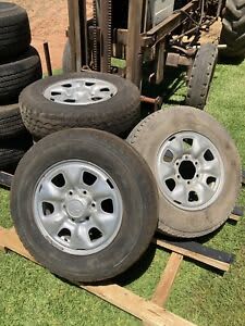 Toyota Hilux rims and tyres