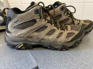 Merrell Moab3 hiking boots. Mens size 10