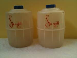 2 Retro Stonyfell Containers No Holds *