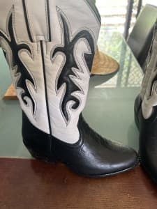 Ladies leather cowboy boots