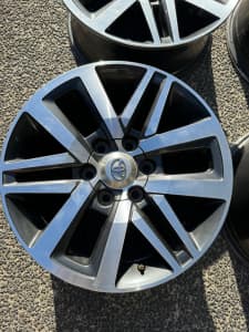 Toyota Hilux SR5 Wheels