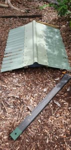 Dog kennel roof free