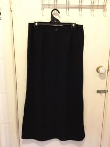 Vic sin size 16 long black skirt. BNWT. Jim’s BIB