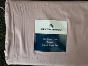 Brand New King size sheet set pink 300 Thread Count 