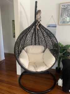 Hanging freestand nest chair