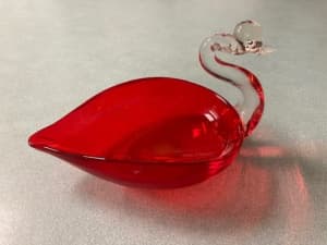 Vintage retro Pretty red glass swan dish. Pick up Knoxfield.