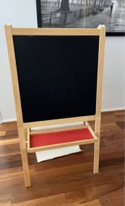 Kids easel with roll of paper