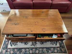 Coffee Table with 4 drawers solid wood in good condition