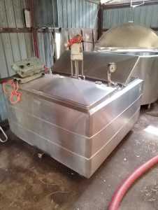 Refrigerated stainless steel milk vat with compressor