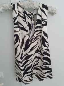 Veronica Maine top size 14 new