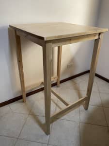 Tall table/desk