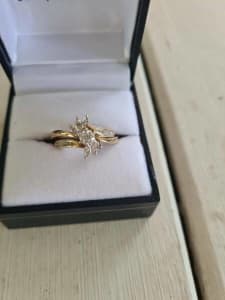 WOMENS BRIDAL SET 9CT GOLD DIAMOND RING SIZE O