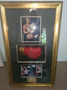 1997 famous BITE FIGHT personally signed glove by Evander Holyfield