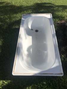 2 Used metal bath tub