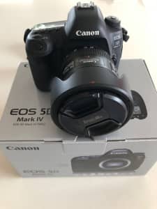 Canon EOS 5D Mark IV DSLR Camera with EF 24-70mm f/4.0 I