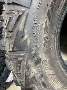 Goodyear Tyres 305-70-16 wrangler MUD KEVLER 305/70r16 - 6 tyres total