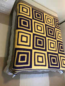 Crochet Blanket - Queen size - new