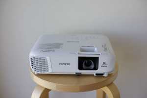 new Epson EB-U140 1920x1200 Multimedia Projector HDMI VGA 3400 Lumens