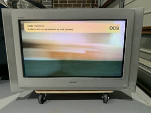 Sony Trinitron 32 Inch CRT TV model KD-32DX40AS with SCART input