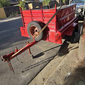 Solid az semi caged trailer forsale regoed ready to use.