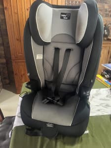 Baby Love Ezy Grow Car Seat - Great Condition. Barely used