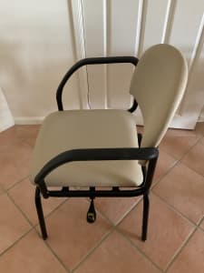 Revolution swivel chair