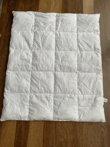 Cot Quilt, never used without tags, in excellent condition