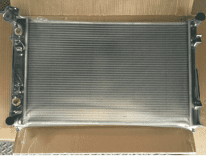 Radiator COMMODORE VY 4Dr/WAGON 6Cyl 02-04 (HD-001)