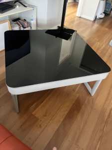 Coffee table (nearly new)
