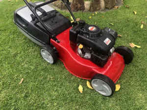 Sanli 4 Stroke Lawn Mower - Serviced