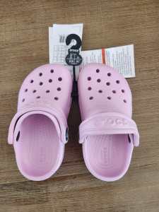 crocs - light pink
