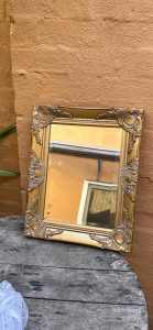 Gold mirror 40x50cm